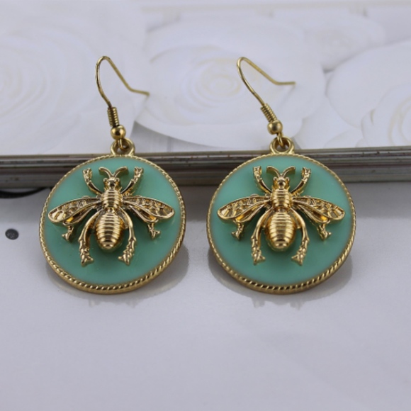 Gold Queen Bee Platform Circle Earrings - Picture 5 of 8